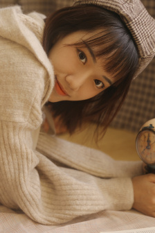清纯校花被吊起来